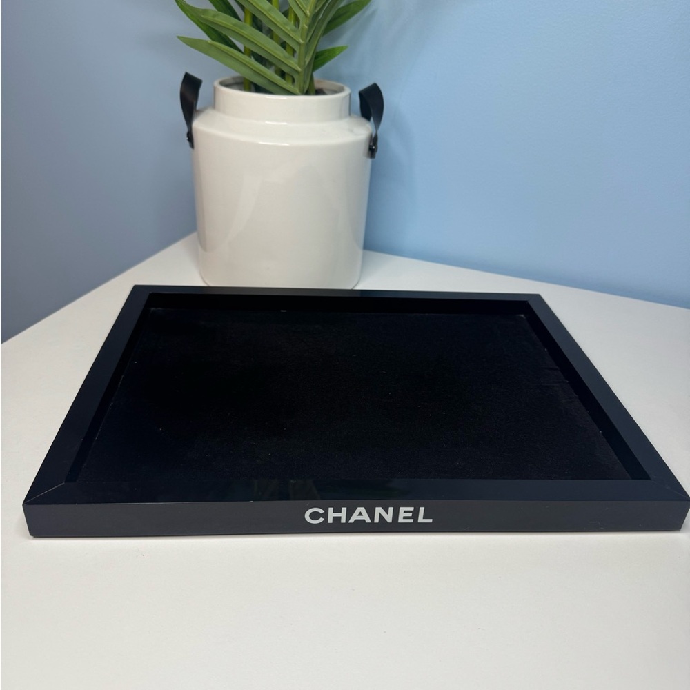 Chanel Acrylic Authentic Jewelry / Makeup Tray
Black & White